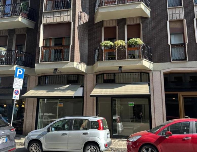 locale commerciale in affitto a Monza in zona Centro Storico