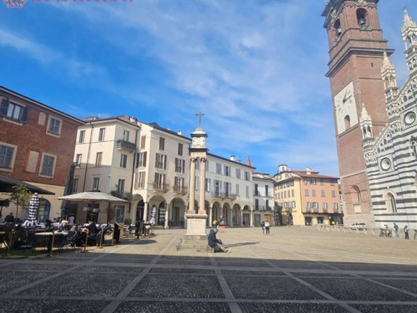 appartamento in affitto a Monza in zona Centro Storico