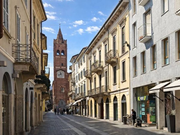 negozio in affitto a Monza in zona Centro Storico