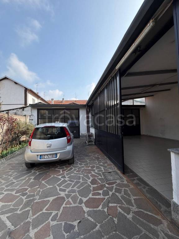 locale commerciale in affitto a Monza in zona Centro Storico