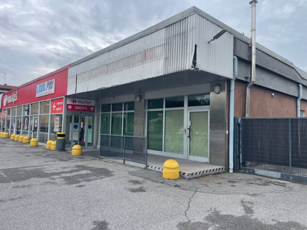 negozio in affitto a Monza