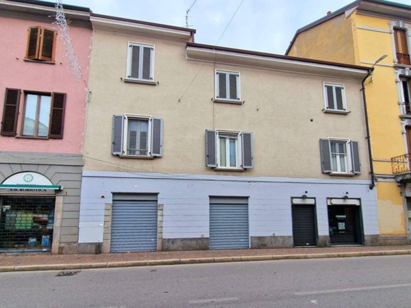 negozio in affitto a Monza