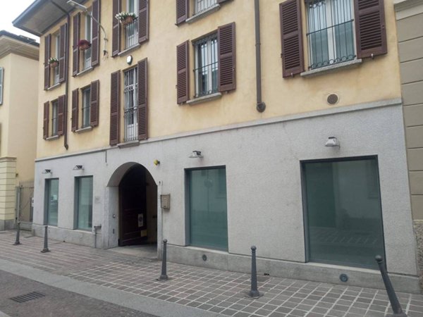 negozio in affitto a Monza