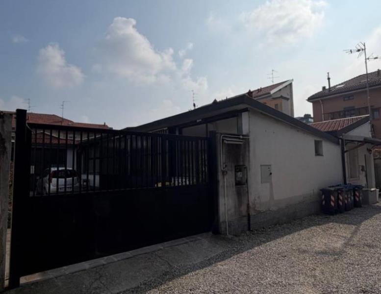 locale commerciale in affitto a Monza in zona Centro Storico