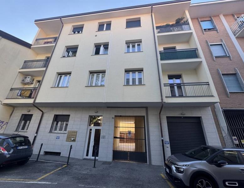 negozio in affitto a Monza