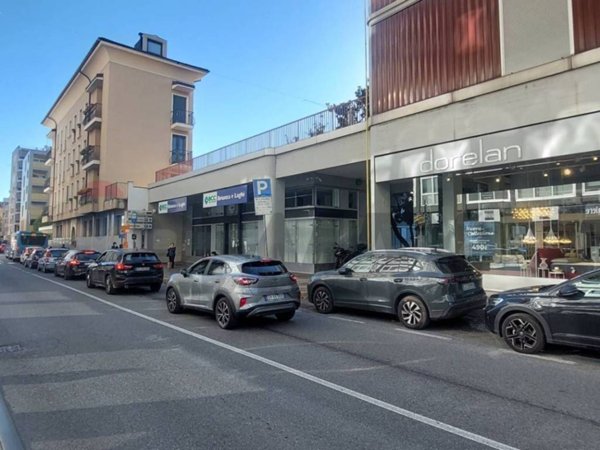 negozio in affitto a Monza