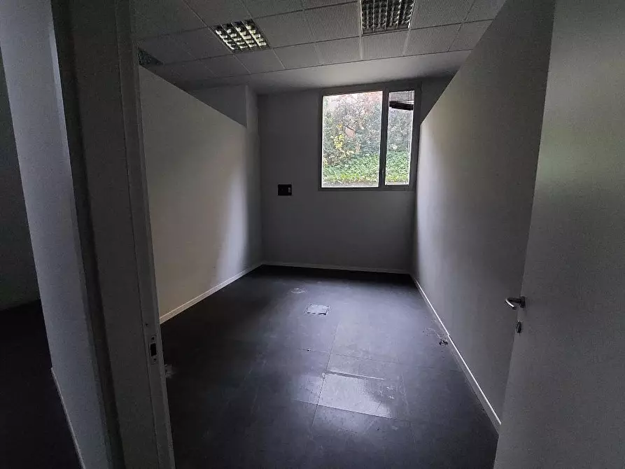 locale commerciale in affitto a Monza