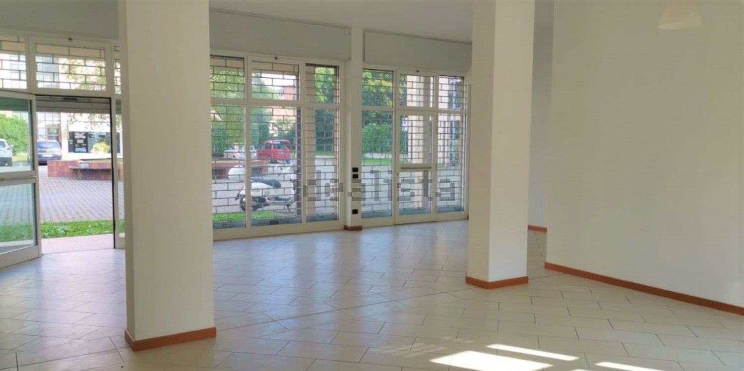 negozio in affitto a Monza in zona Centro Storico