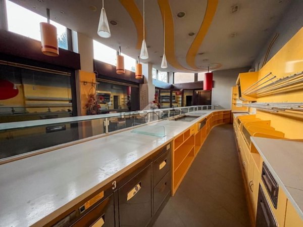 locale commerciale in affitto a Monza