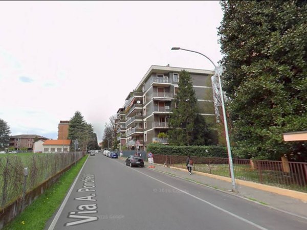 negozio in affitto a Monza