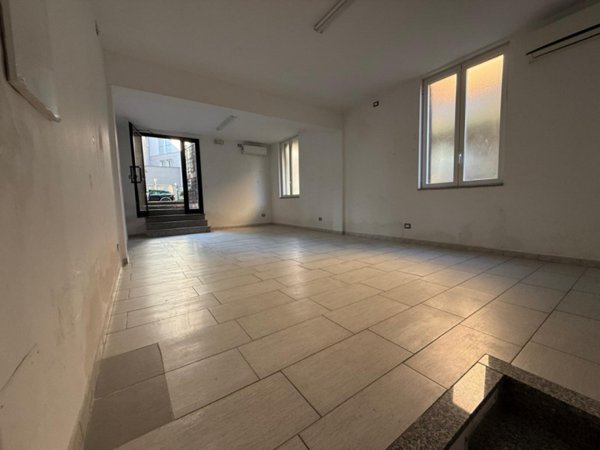 negozio in affitto a Monza