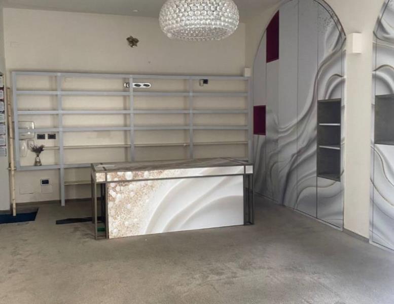 negozio in affitto a Monza in zona Centro Storico