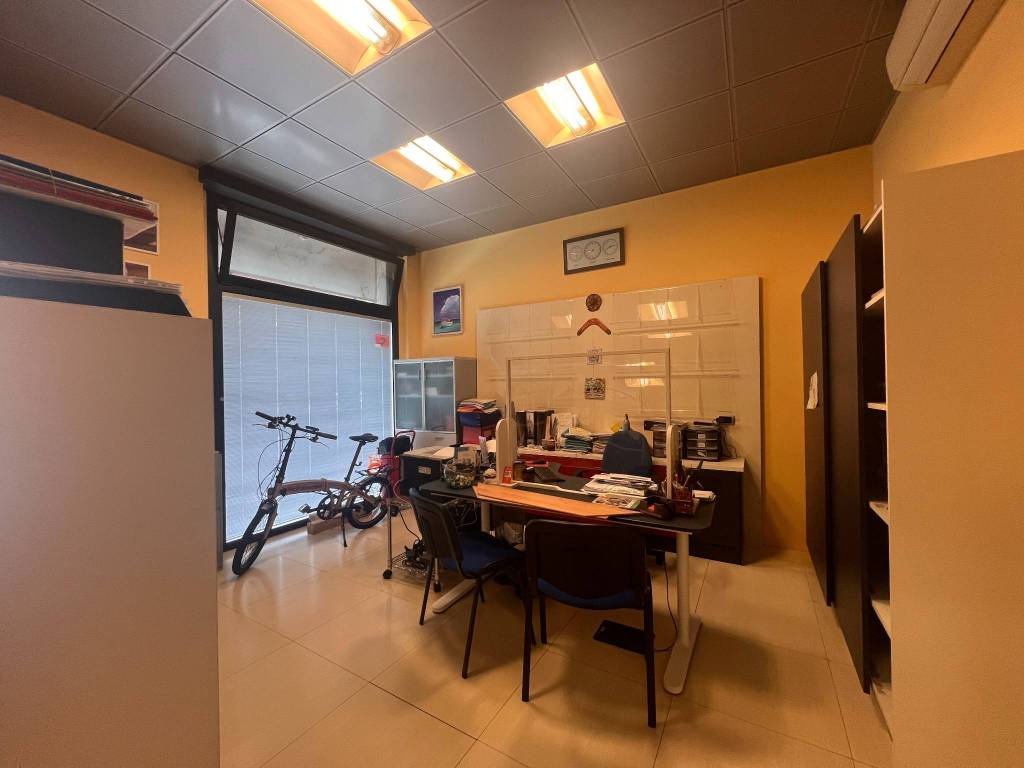 negozio in affitto a Monza