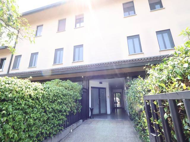 negozio in affitto a Monza in zona Ospedale San Gerardo