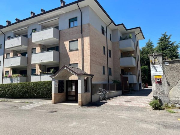 locale commerciale in affitto a Monza