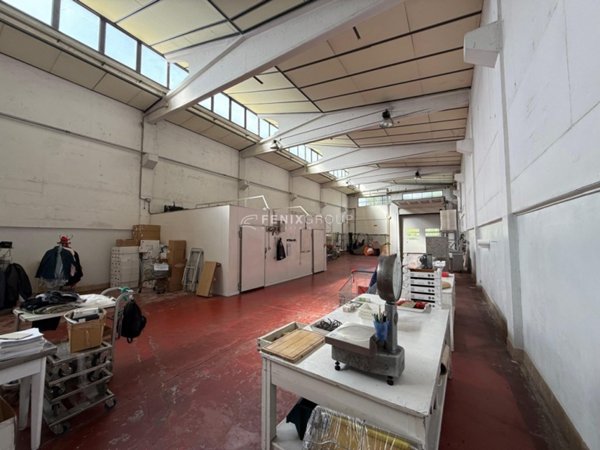 locale commerciale in affitto a Monza