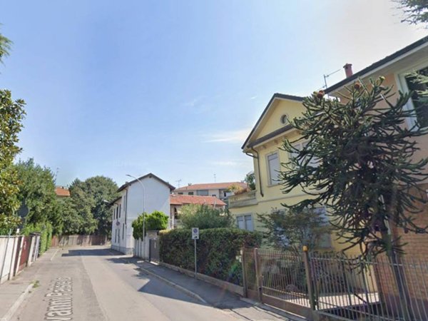 negozio in affitto a Monza