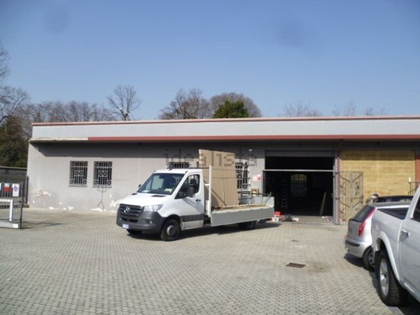 capannone in affitto a Monza