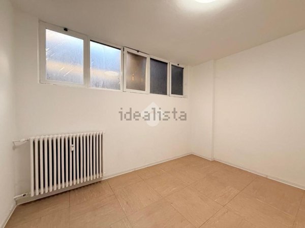 locale commerciale in affitto a Monza