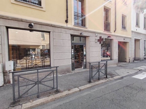 locale commerciale in affitto a Monza
