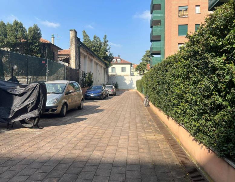 box auto in affitto a Monza