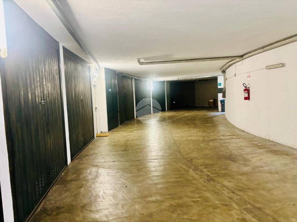 box auto in affitto a Monza