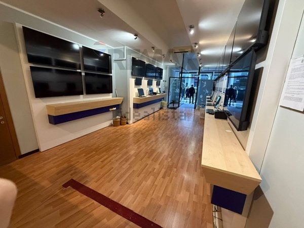 negozio in affitto a Monza in zona Centro Storico