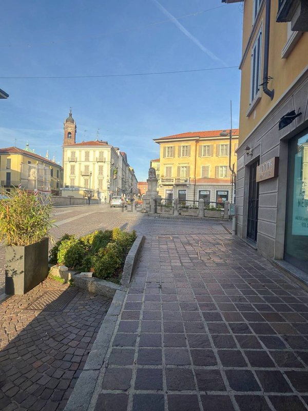 negozio in affitto a Monza in zona Centro Storico