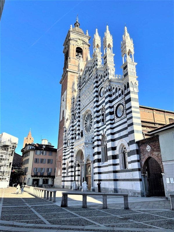 negozio in affitto a Monza in zona Centro Storico