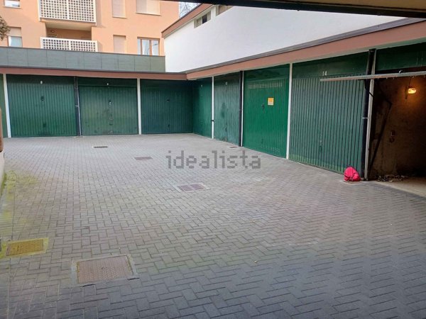 box auto in affitto a Monza