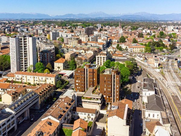 capannone in affitto a Muggiò in zona Taccona