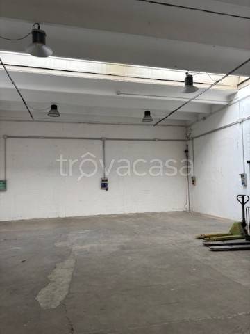locale commerciale in affitto a Muggiò