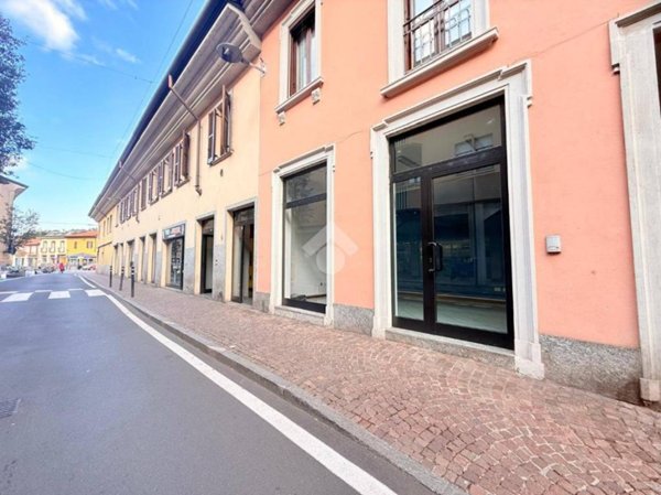 negozio in affitto a Muggiò