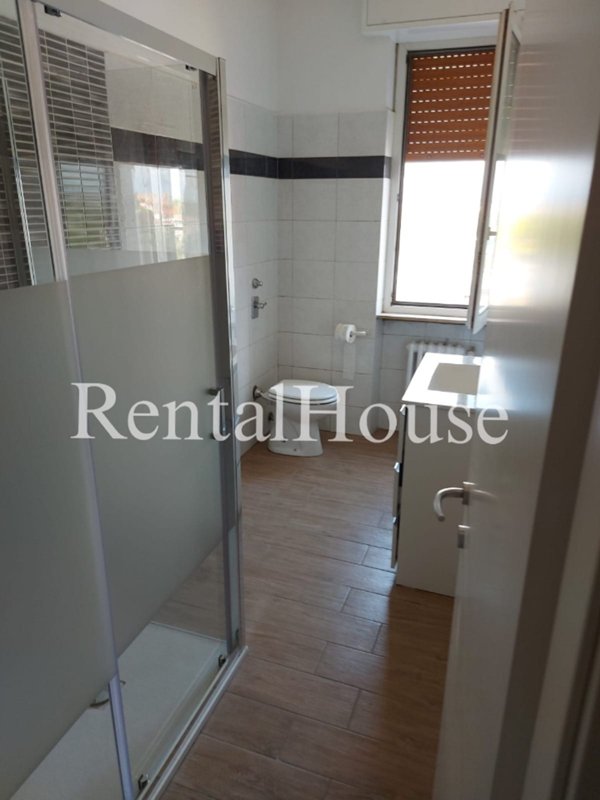 negozio in affitto a Muggiò