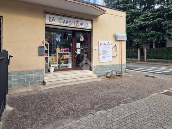 negozio in affitto a Muggiò