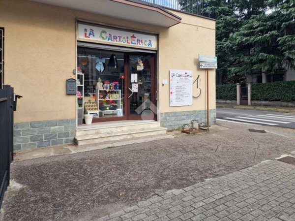 negozio in affitto a Muggiò