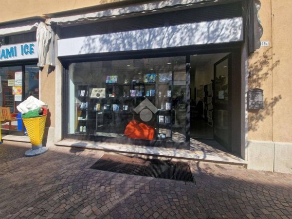 negozio in affitto a Muggiò