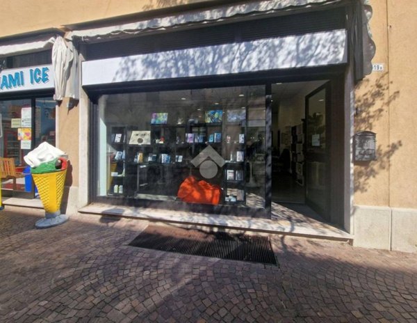 negozio in affitto a Muggiò