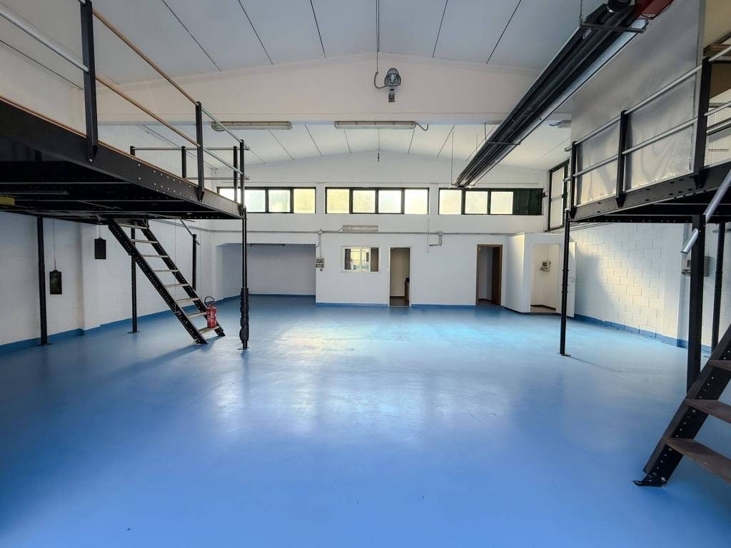 locale commerciale in affitto a Muggiò in zona Taccona