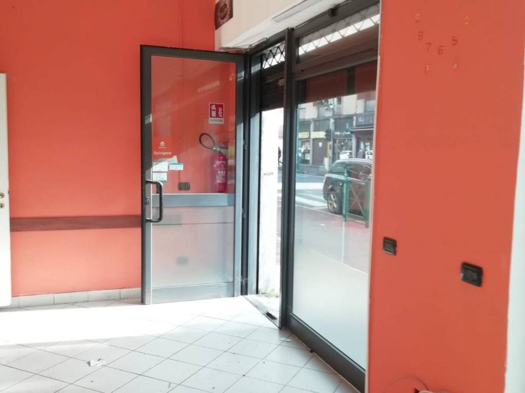 negozio in affitto a Muggiò