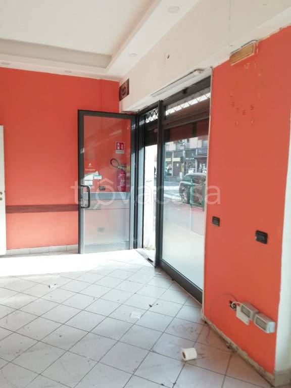 negozio in affitto a Muggiò