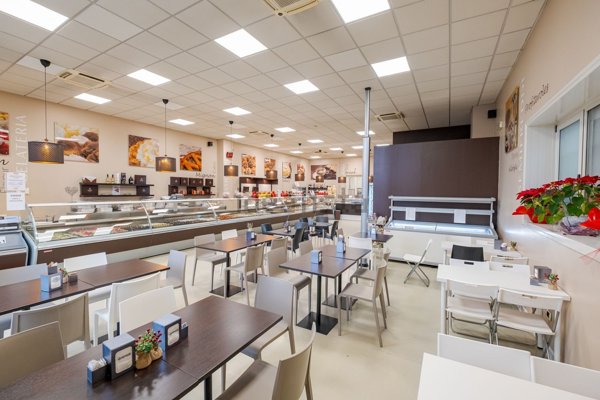 negozio in affitto a Muggiò