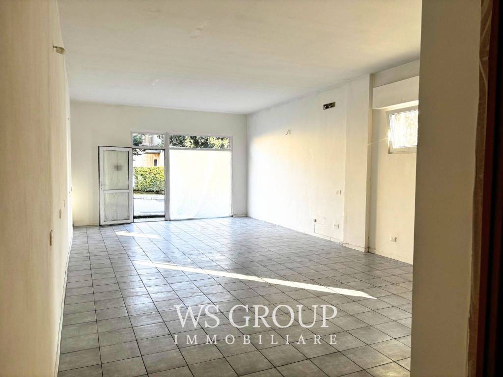 negozio in affitto a Muggiò