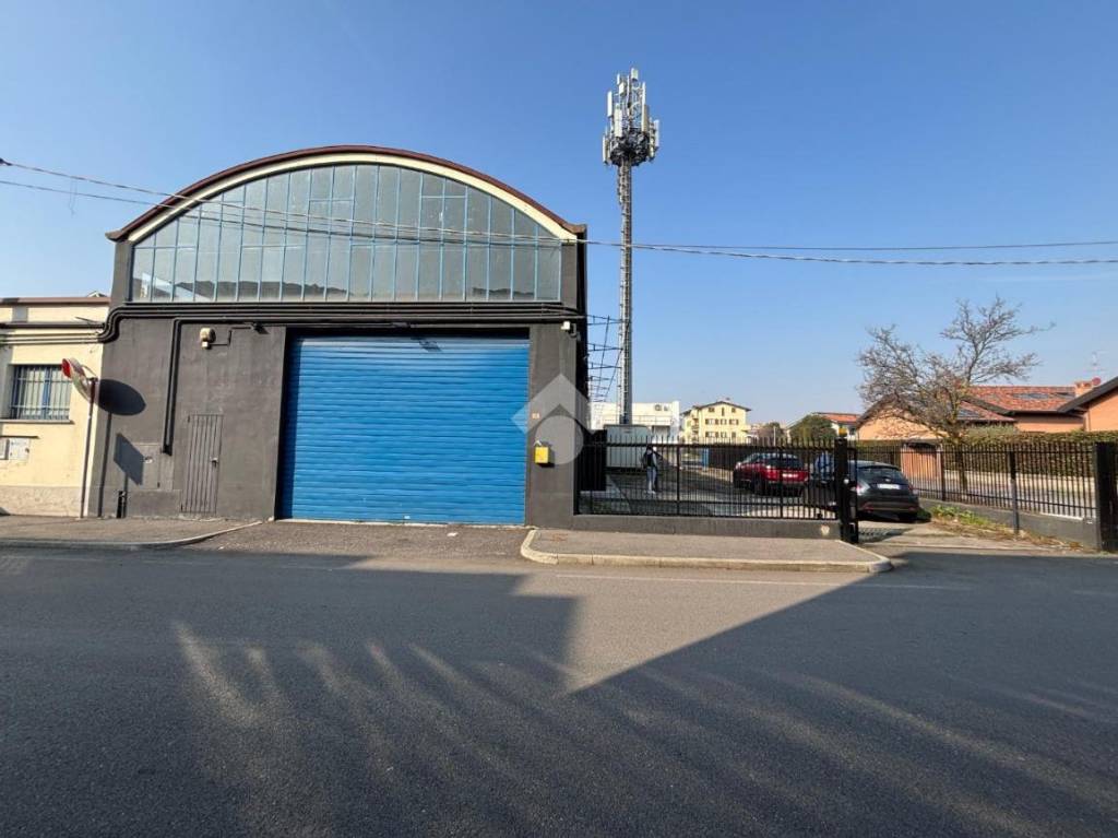 locale commerciale in affitto a Muggiò