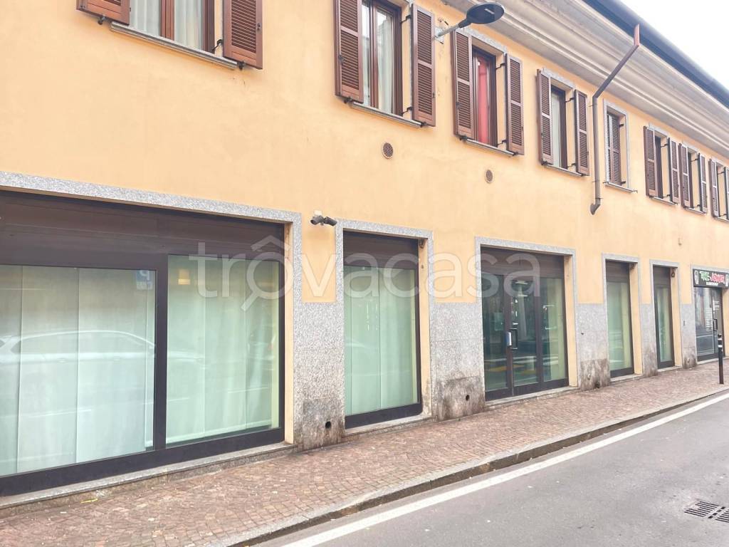 negozio in affitto a Muggiò