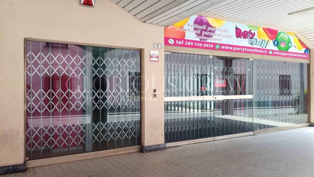 negozio in affitto a Muggiò