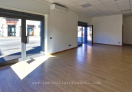 negozio in affitto a Muggiò in zona Taccona