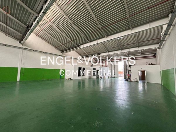 locale commerciale in affitto a Muggiò