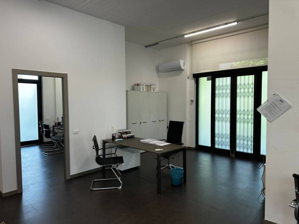 ufficio in affitto a Muggiò in zona Taccona