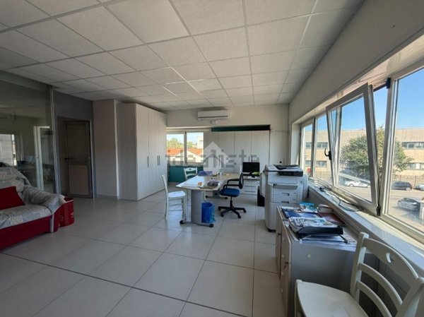 ufficio in affitto a Muggiò in zona Taccona